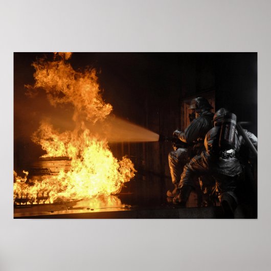 消防士が模擬電池を消す ポスター (正面)