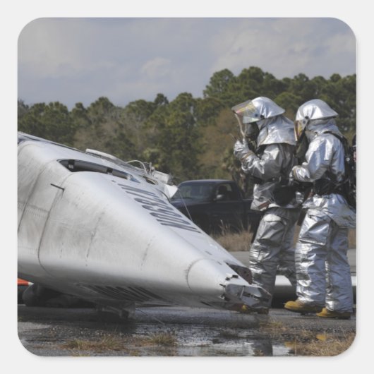 消防士が現場に応じる スクエアシール (正面)