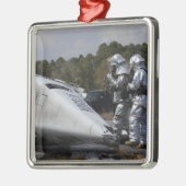 消防士が現場に応じる メタルオーナメント (左)