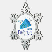 消防士のために大声で叫ぶ スノーフレークピューターオーナメント (右)