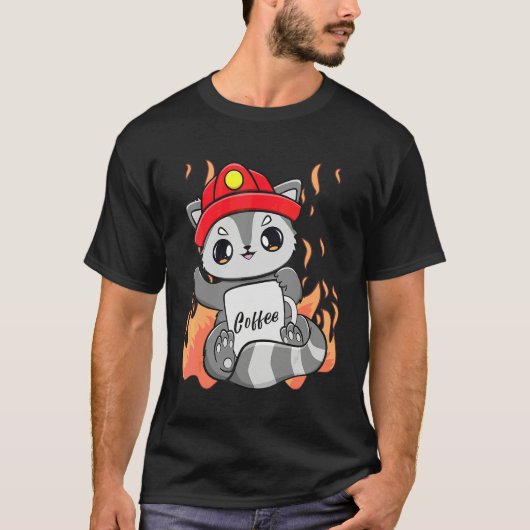 消防士のためのカフェイン入りコーヒーを飲むアライグマ Tシャツ (正面)