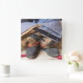 消防士のスーツとブーツの壁時計 スクエア壁時計 (ホーム)