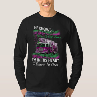 消防士のトラック彼は彼がGeする時に私がここに来ることを知っている Tシャツ