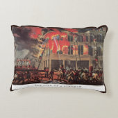 消防士の仕事、レトロな消防士たちが火事と戦う アクセントクッション (裏面)