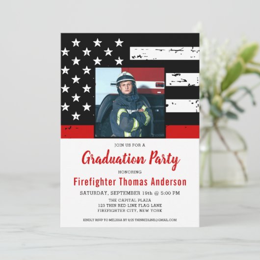 消防士の卒業式の薄い赤い線の写真 招待状 (スタンド正面)