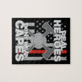 消防士の実質の英雄は岬を身に着けていません ジグソーパズル (横)