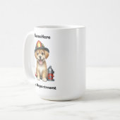 消防士の格好をした可愛い子犬 コーヒーマグカップ (正面左)