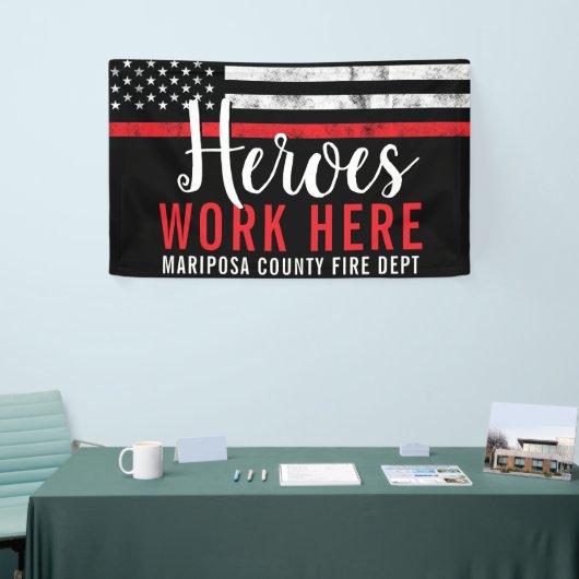 消防士の英雄はここで赤線アメリカ国旗 横断幕 (トレードショー)