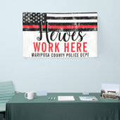 消防士の英雄はここで赤線アメリカ国旗 横断幕 (トレードショー)