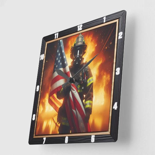 消防士の英雄アメリカ国旗の保護 スクエア壁時計 (傾斜)