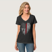 消防士の薄い赤線米国旗のハート Tシャツ (正面フル)