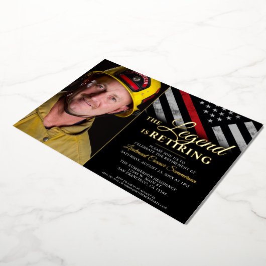 消防士の退職レッドライン旗ファイアマンの写真 箔招待状 (回転した状態)