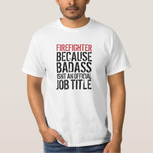 消防士のBadassの職名のおもしろTシャツ Tシャツ