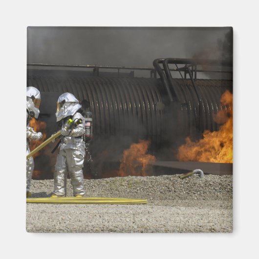 消防士は実火を消す マグネット (正面)