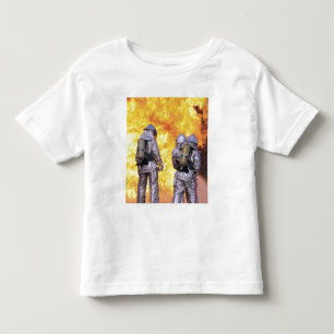 消防士は対空砲火を消します トドラーTシャツ
