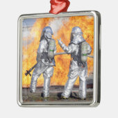 消防士は模擬火災と戦う メタルオーナメント (左)