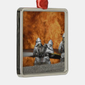 消防士は火を消す メタルオーナメント (右)