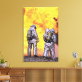 消防士は航空機の消火を行う キャンバスプリント (インサイチュ (リビング))