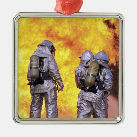 消防士は航空機の消火を行う メタルオーナメント (正面)