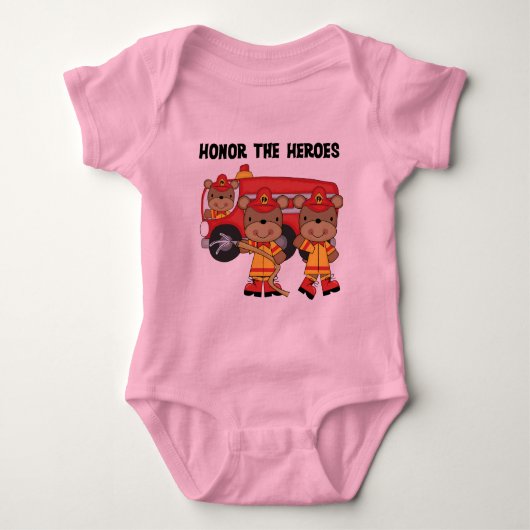 消防士は英雄のTシャツおよびギフトに名誉を与えます ベビーボディスーツ (正面)