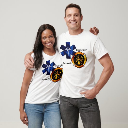 消防士または救急医療隊員のワイシャツ Tシャツ (ユニセックス)