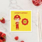 消防士をテーマにした誕生日パパーソナライズされたーティ スタンダードカクテルナプキン (インサイチュ)