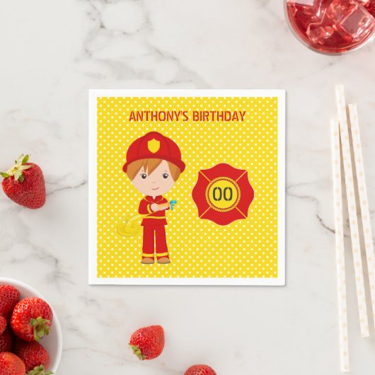 消防士をテーマにした誕生日パパーソナライズされたーティ スタンダードカクテルナプキン (インサイチュ)