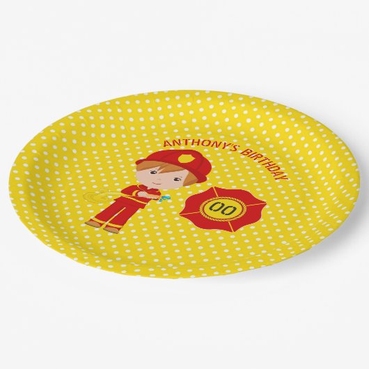 消防士をテーマにした誕生日パパーソナライズされたーティ ペーパープレート (アングル)