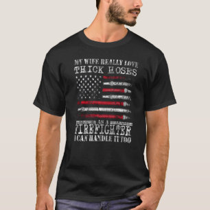 消防士アメリカ国旗の夫ファイアマンファイアフィグ Tシャツ