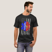 消防士アメリカ国旗の愛国的な米国消防士4th tシャツ (正面フル)