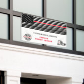 消防士アメリカ国旗の赤線の祝辞 横断幕 (ビルの外側)
