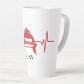 消防士ヘルメットハートビーパーソナライズされたト カフェラテマグ (右アングル)