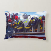 消防士 – 消防車のヘルメット アクセントクッション (裏面)