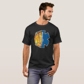 消防士 Emt 誇り Emt 消防士 Ems バッジ 2 Tシャツ (正面フル)