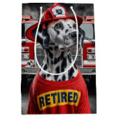 消防帽をかぶった退職慰霊碑 ミディアムペーパーバッグ (正面)