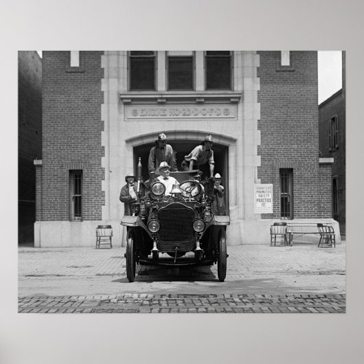 消防署の消防隊、1925年。ヴィンテージ写真 ポスター (正面)