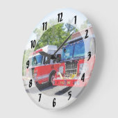 消防署前に2基の消防車 ラージ壁時計 (傾斜)