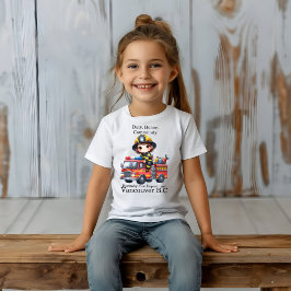 消防車に乗って元気鮮やかな消防士 Tシャツ