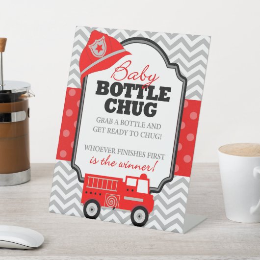 消防車のベビーボトルチュグシャワーゲームパーティーサイン 台座サイン (インサイチュ)