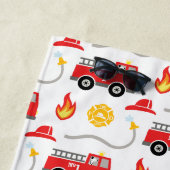 消防車の子供 ビーチタオル (インサイチュ)