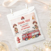 消防車の消防士1st誕生日パーティー フェイバーバッグ (クリップ留めされた状態)