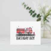 消防車の消防士 男の子の誕生日 家族 ポストカード (スタンド正面)