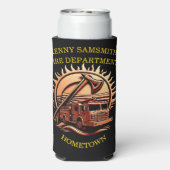 消防車の燃えるような勇敢な複雑な英雄的デザイン スリム缶クーラー (Seltzer裏面)