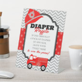 消防車の赤ちゃんシャワーおむつラッフルディスプレイ 台座サイン (インサイチュ)