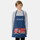 消防車ネイビーブルー水玉模様キパーソナライズされたッズ エプロン (着用した状態)