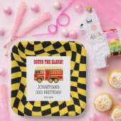 消防車ブラックイエロ市松模様にーン生誕日 ペーパープレート (パーティー)