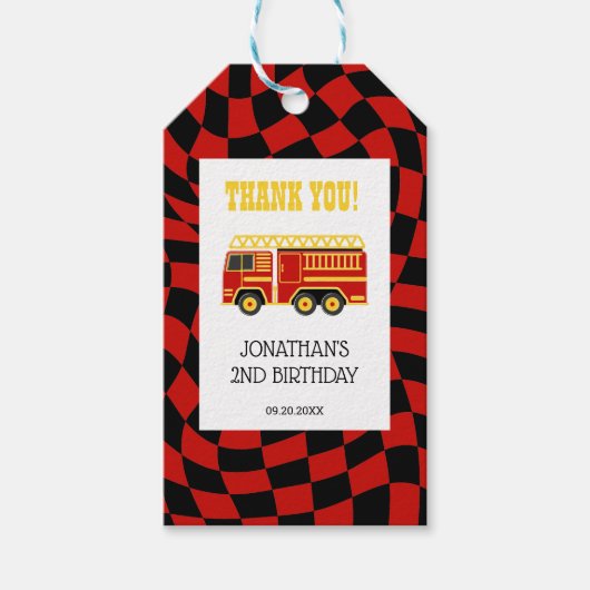 消防車ブラックレッド市松模様に2歳の誕生日 ギフトタグ (正面)
