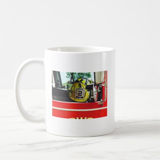消防車内の消防士のヘルメット コーヒーマグカップ (左)