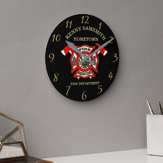 消防部金ゴールドと消防軸付き赤バッジ ラウンド壁時計