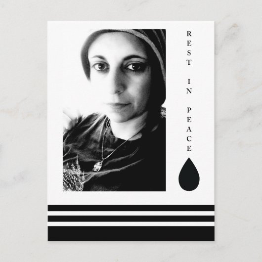 涙の滴り落ちる平和な休息 ポストカード (正面)